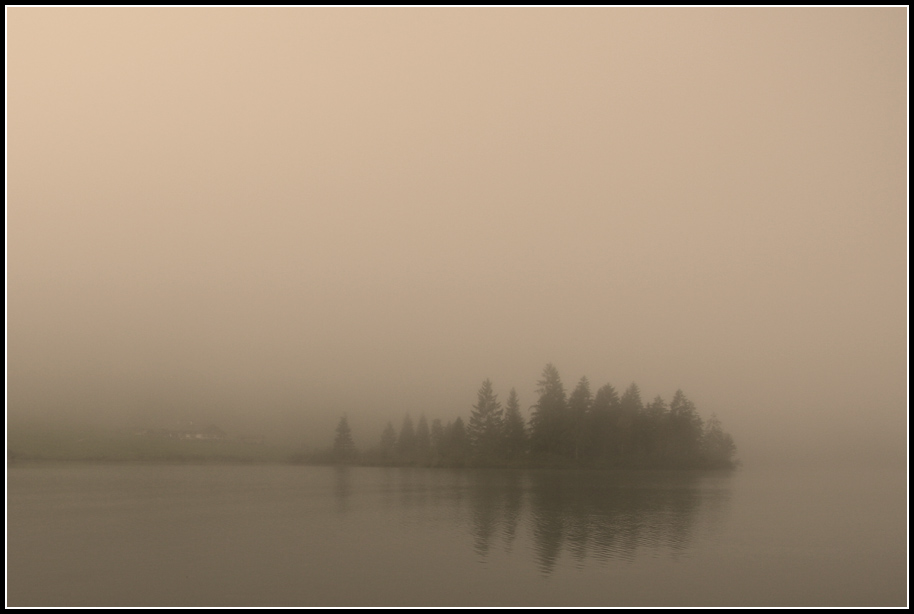 Königsee im Nebel in sephia