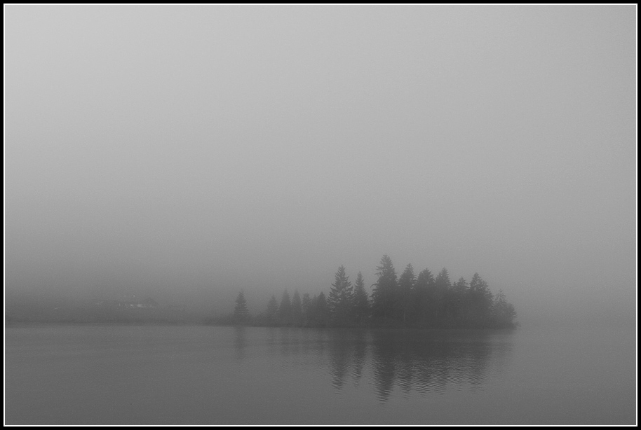 Königsee im Nebel 1 in s/w
