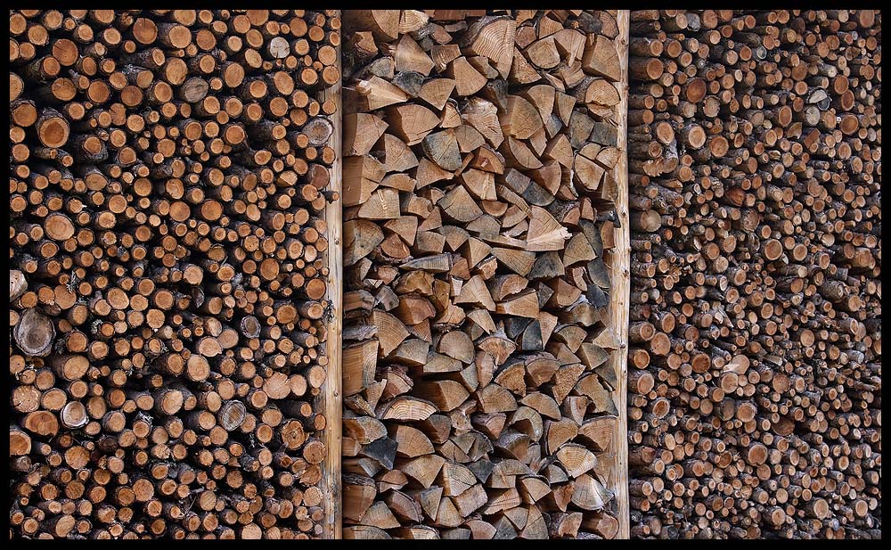 Holz vor der Hütte