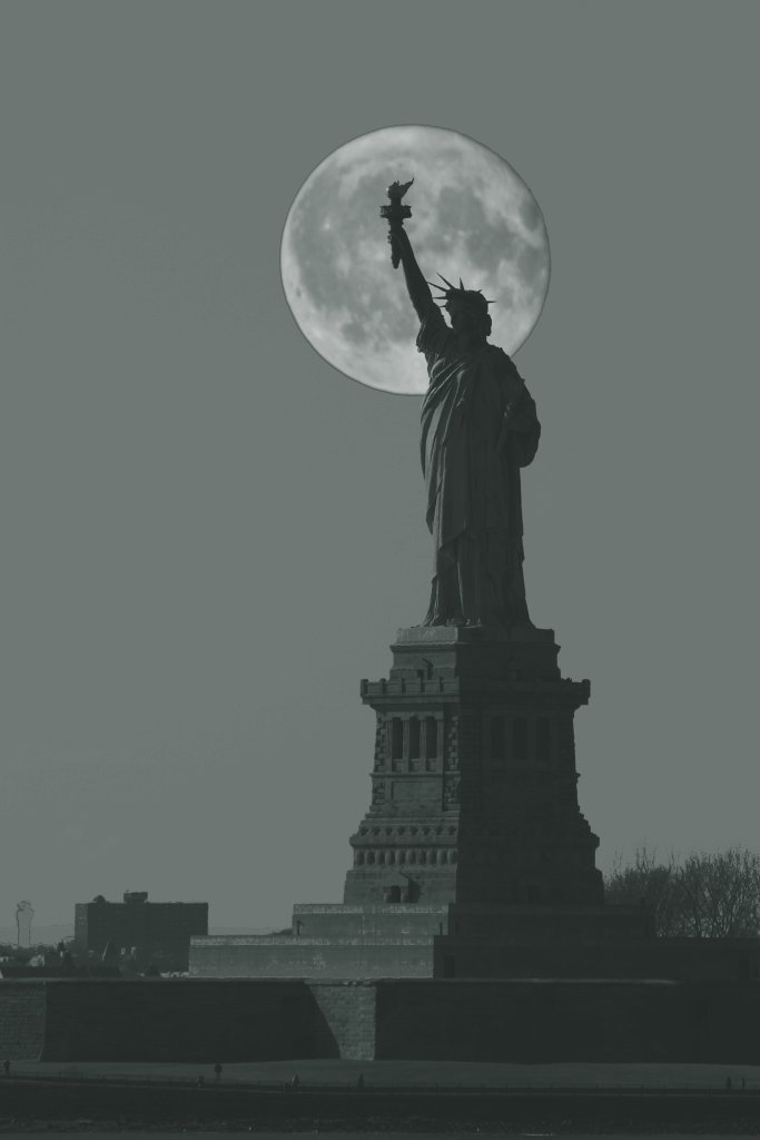 Frau Freiheit und der Mond