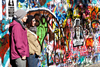 Paar an der John-Lennon-Mauer