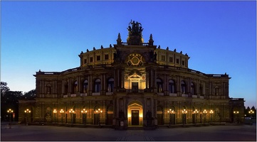 Semperoper am Abend