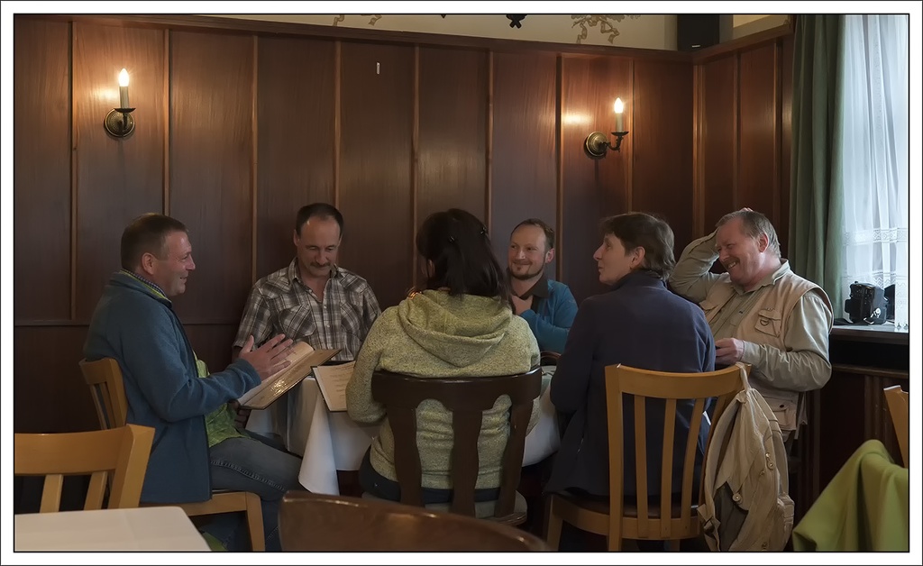 Impressionen aus Adams Gasthof - ein Teil der Stammtisch-Truppe gruppe.jpg