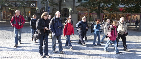 die Truppe zieht durch Prag