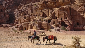 R Petra